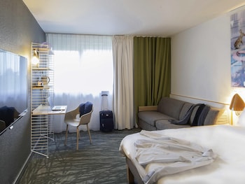 Classic Room, 1 Queen Bed with Sofa bed