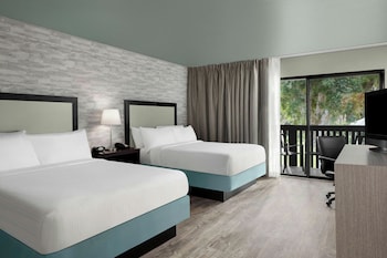 Room, 2 Queen Beds, Balcony