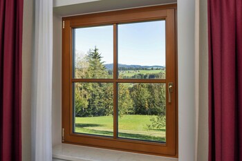 Deluxe Room, 1 King Bed, Garden View