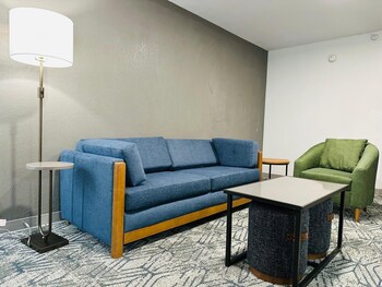 Suite, 1 Queen Bed, Non Smoking