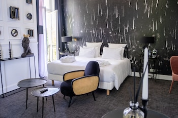 Deluxe Room, 1 Double Bed (Grounds view)