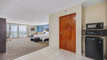 Suite, 1 King Bed with Sofa bed, Pool View