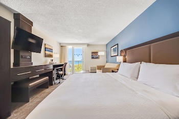 Standard Room, 1 King Bed, Pool View