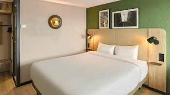 Standard Room, 1 Queen Bed