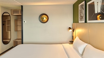 Standard Room, 1 Queen Bed