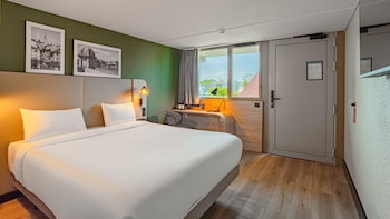 Standard Room, 1 Queen Bed