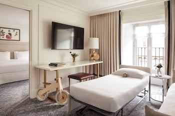 Deluxe Suite (View)