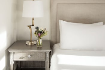 Deluxe Suite (View)