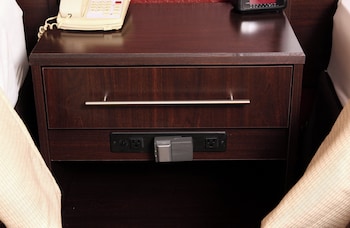 Premium Room, 1 King Bed, Accessible (Upgraded Bedding & Snack, Smoke Free)