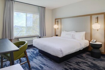 Suite, 1 Bedroom (Mobility/Hearing Access, Roll-In Shwr)