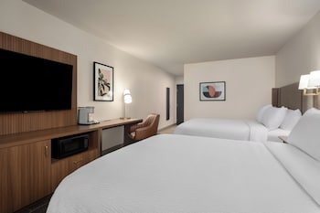 Standard Room, 1 King Bed, Roll-in Shower (Communications, Mobility)