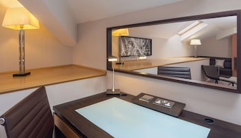 Deluxe Room, 1 Queen Bed