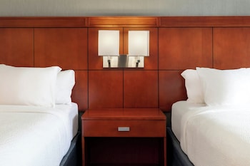 Room, 2 Queen Beds (Mobility/Hearing Accessible, Tub)
