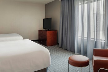 Room, 2 Queen Beds (Mobility/Hearing Access, Roll-In Shwr)