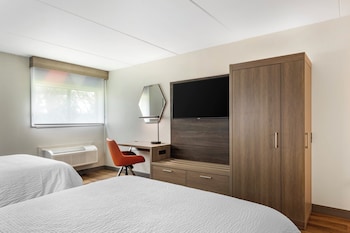 Standard Room, 2 Queen Beds, Accessible (Communications)