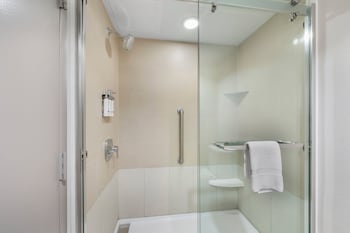 Standard Room, 1 King Bed, Accessible (Communications)