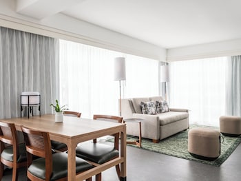 Suite, 1 King Bed