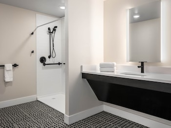 Room, 1 King Bed, Accessible, Balcony (Communications Accessible)