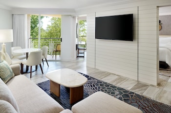 Executive Suite, 1 King Bed with Sofa bed, Ocean View