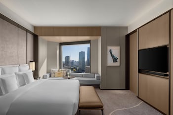 Suite, 1 King Bed, Club Lounge Access (Hana)
