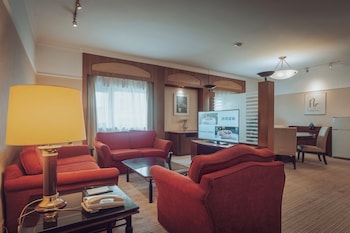 Suite, 2 Bedrooms, Kitchen (Dining)