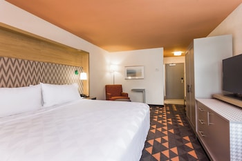 Premium Room, 1 Queen Bed, Hearing accessible with Tub