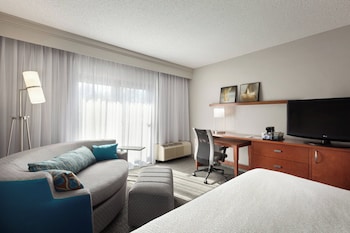 Room, 1 King Bed with Sofa bed, Hearing Accessible, Oceanfront (Accessible Bathtub)