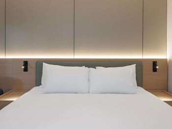 Classic Room, 1 King Bed