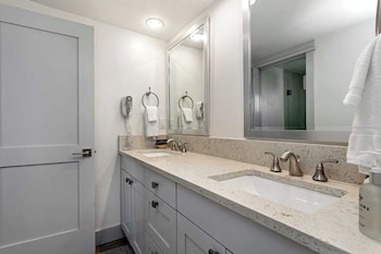 Condo, 3 Bedrooms, 2 Bathrooms (Diamond)