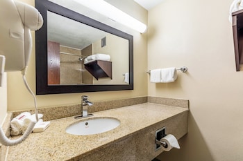 Premium Room, 1 King Bed (Upgraded Bedding & Snack, Smoke Free)