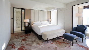 Suite, Corner