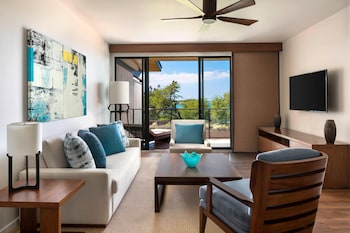 Beach House 1 bedroom Suite, 1 King Bed + Sofa Bed