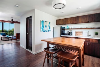 Beach House Oceanfront 2 Bedroom Suite, Balcony