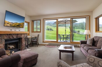 Condo, 3 Bedrooms (Villas 1516)
