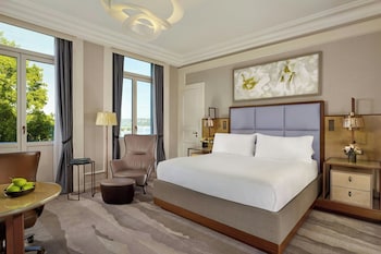 Deluxe Room, 1 King Bed, Lake View