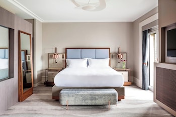Deluxe Room, 1 King Bed, Lake View