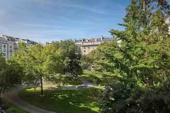 Classic Room, 1 King Bed, Garden View
