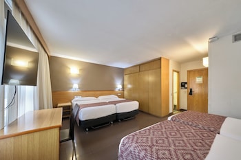 Family Room (2 adults + 2 children)