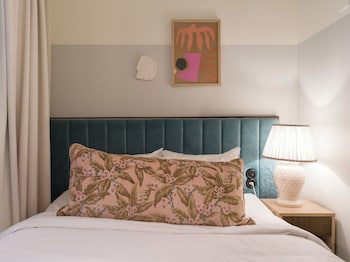 Standard Room (Queen Atrium)