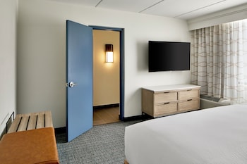 Suite, 1 Bedroom (Mobility/Hearing Accessible, Tub)