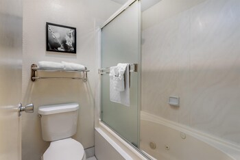 Standard Room, 1 King Bed, Non Smoking, Jetted Tub