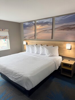 Room, 1 Queen Bed, Mobility Accessible, Non Smoking (Bathtub w/ Grab Bars)