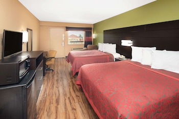 2 Queen Beds, Smoking