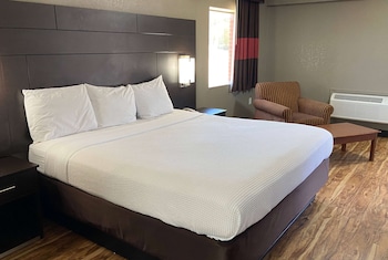 1 King Bed, Smoking