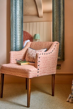 FANCY ROOM