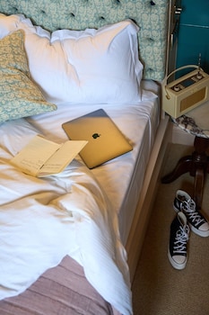 SNUG ROOM
