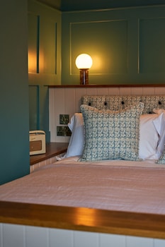 SNUG ROOM