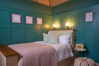 SNUG ROOM