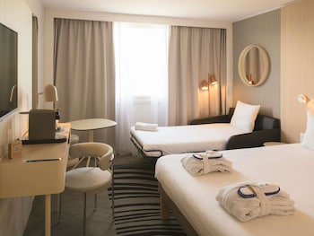 Executive Room, 1 Queen Bed with Sofa bed, Lake View
