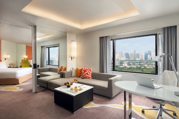 Junior Suite, 1 King Bed, Smoking (Lumpini View)